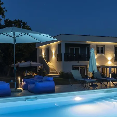 Dom wakacyjny Luxury Cetiri Hrasta