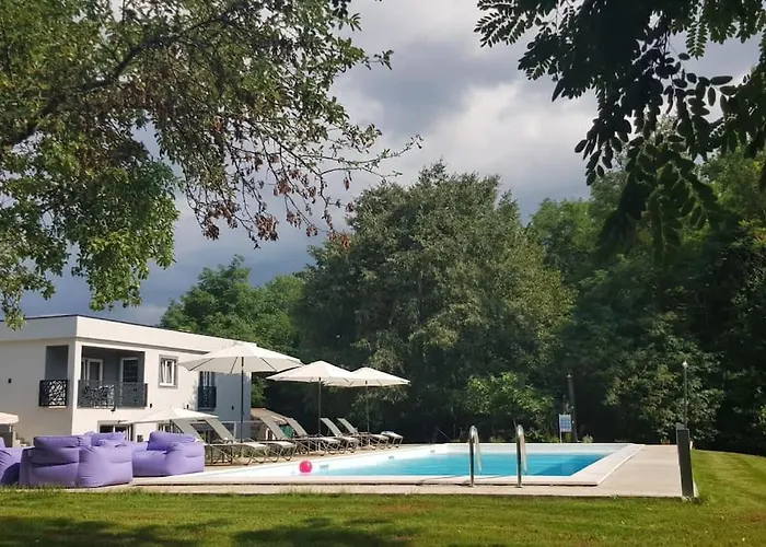 Luxury Cetiri Hrasta بيت للعطل *