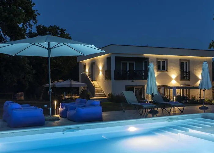 펜션 Luxury Cetiri Hrasta