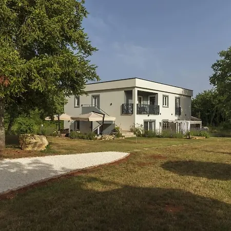 Holiday home Luxury Cetiri Hrasta