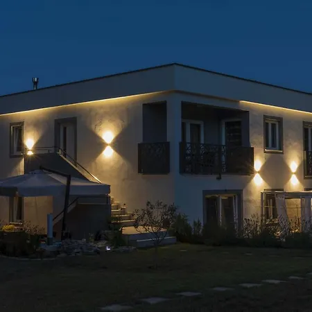 Luxury Cetiri Hrasta 度假居 *