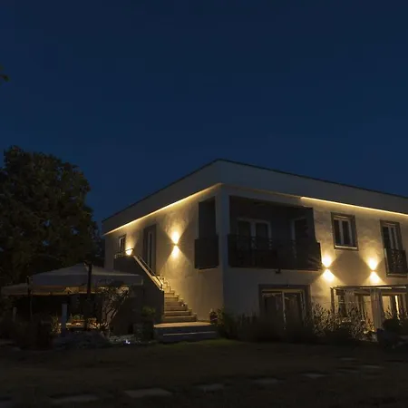 Holiday home Luxury Cetiri Hrasta *